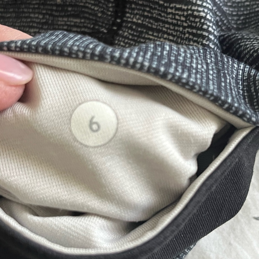 Lululemon Wunder Under Crop *Full-On Luxtreme  SZ 6 - Picture 7 of 7